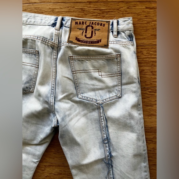 Distressed light wash Y2K Marc Jacobs jeans - Picture 7 of 13